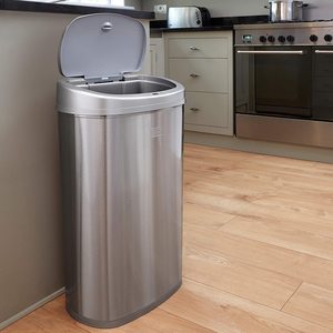 BLACK+DECKER Sensor Bin's in a kitchen.