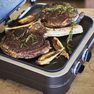 Cuisinart Style Collection Griddle & Grill in use.