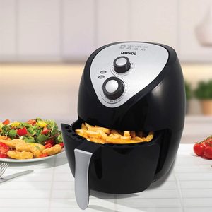 Cooking chips with the Daewoo SDA1553 Healthy Living Air Fryer.