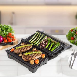Daewoo SDA1572GE Grill in use.