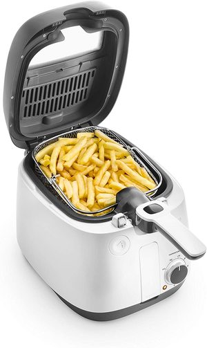 De'Longhi FS6055 Traditional Deep Fryer in use.