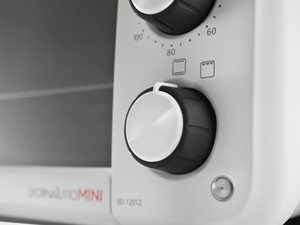 De'Longhi Mini Oven's controls.