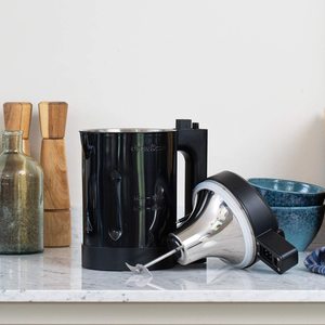 Drew & Cole Soup Chef Essential's jug and lid.