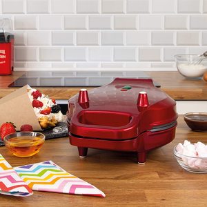 Global Gizmos Bubble Waffle Maker with a closed lid.
