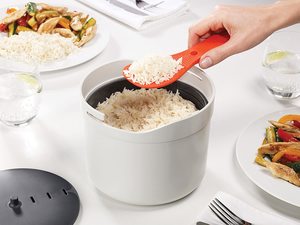 Joseph Joseph 45002 M-Cuisine Microwave Rice Cooker in use.