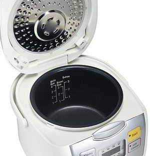Inside view of the Lakeland Mini Multi-Cooker.