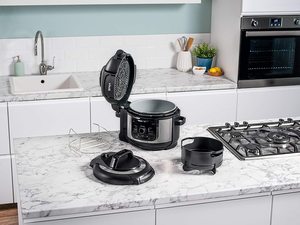 Ninja Foodi OP350UK 9-in-1 Multi-Cooker's components.