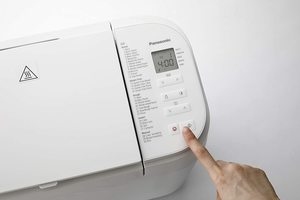 Panasonic SD-R2530 Automatic Breadmaker's controls.