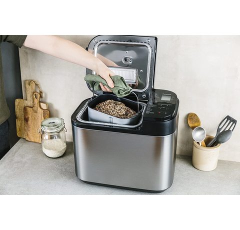 Main view of the Panasonic SD-YR2550s Silver Automatic Bread Maker.