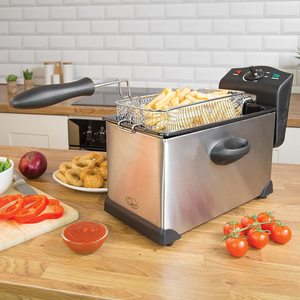Quest 35140 Deep Fat Fryer in use.