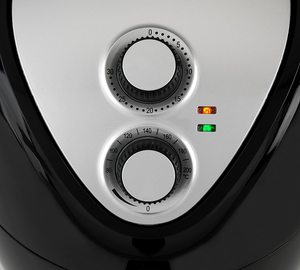 Salter EK2818 Air Fryer's controls.