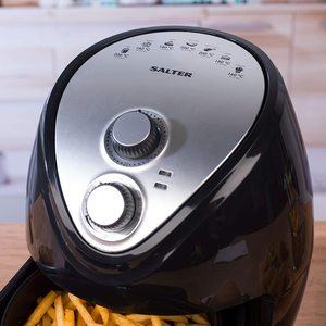 Close up view of the Salter EK2818 Air Fryer.
