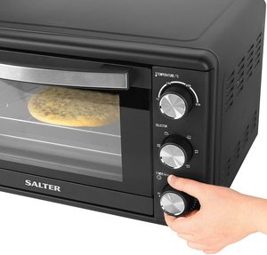 Salter EK4360 Mini Oven's dials.