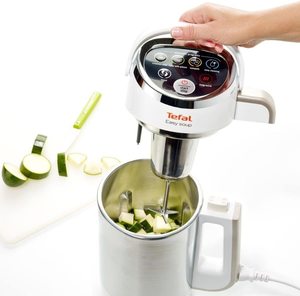 Opening the Tefal Easy Soup and Smoothie Maker.