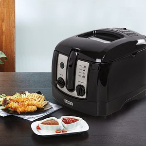 Tower T17002 Deep Fat Fryer next to fried food.