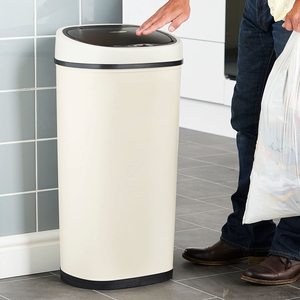 Vonhaus Sensor Bin in use.