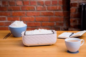 Yum Asia Bonsai Rice Cooker in use.
