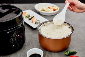 Yum Asia Kumo YumCarb Rice Cooker in use.