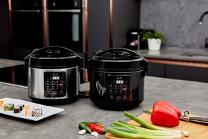 Yum Asia Kumo YumCarb Rice Cooker's two colours.