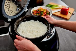 Yum Asia Sakura Rice Cooker in use.